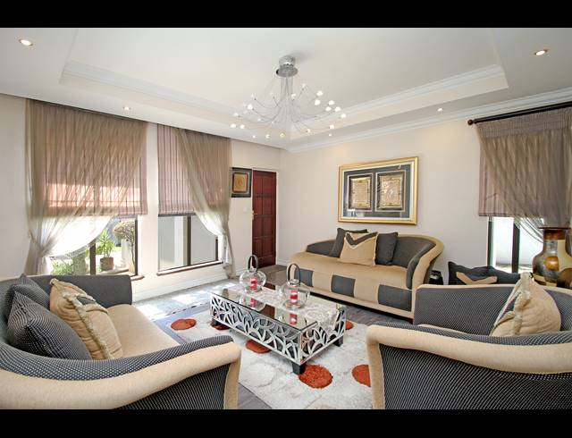 4 BEDROOM HOUSE FOR SALE IN HOUGHTON ESTATE